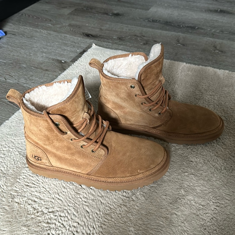 Men’s uggs - Picture 1 of 3